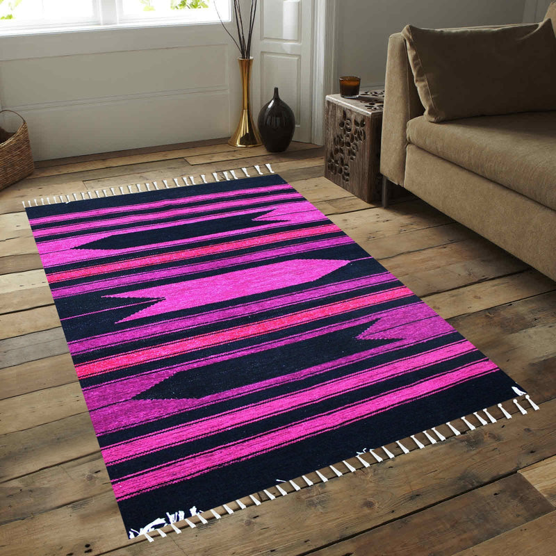 Geometric - Hand-woven Woolen Rug - Single Seam - 4' x 6' - zeests.com - Best place for furniture, home decor and all you need